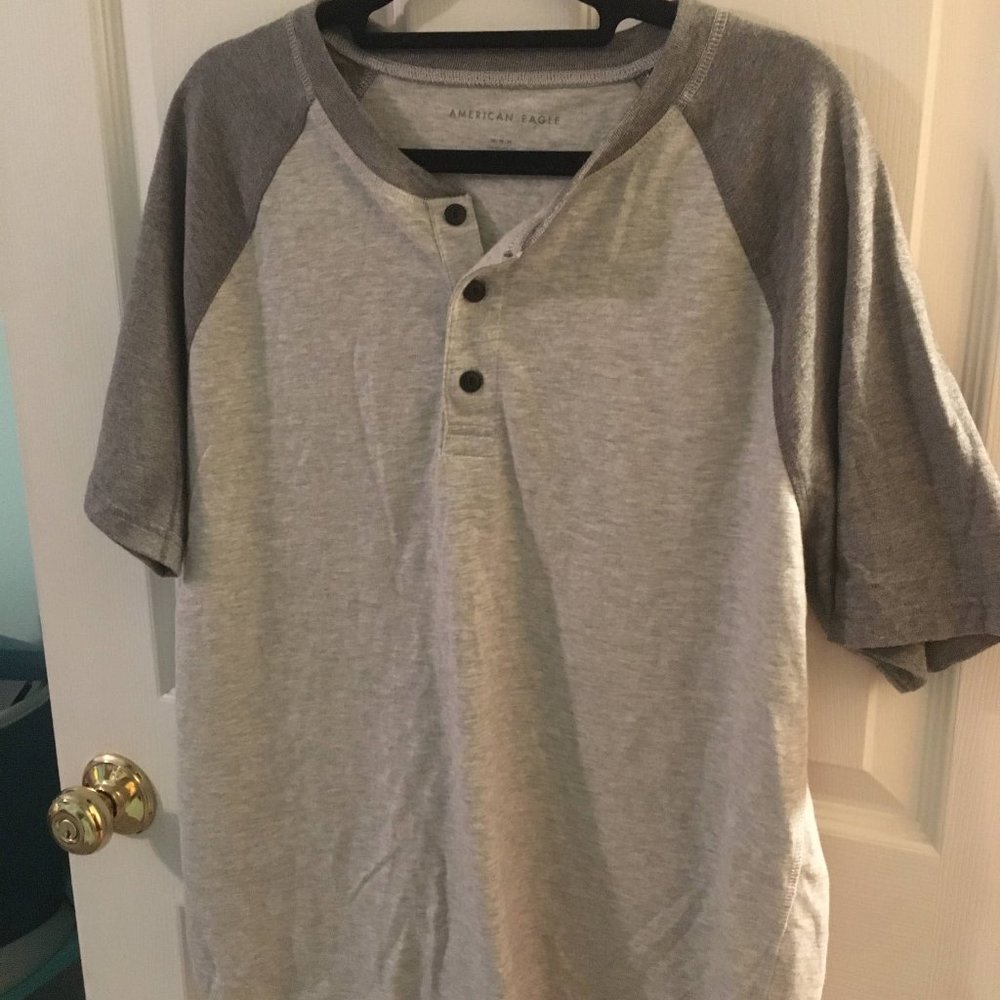 American Eagle T-shirt Grey Buttonup